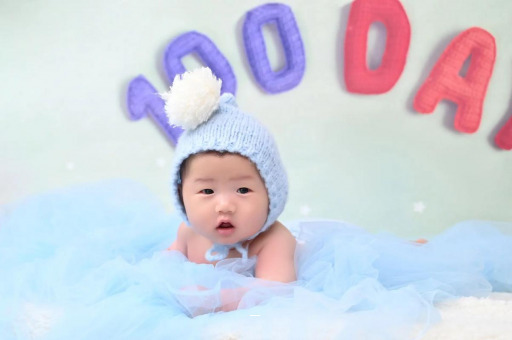 青岛宝宝咬手指甲怎么回事